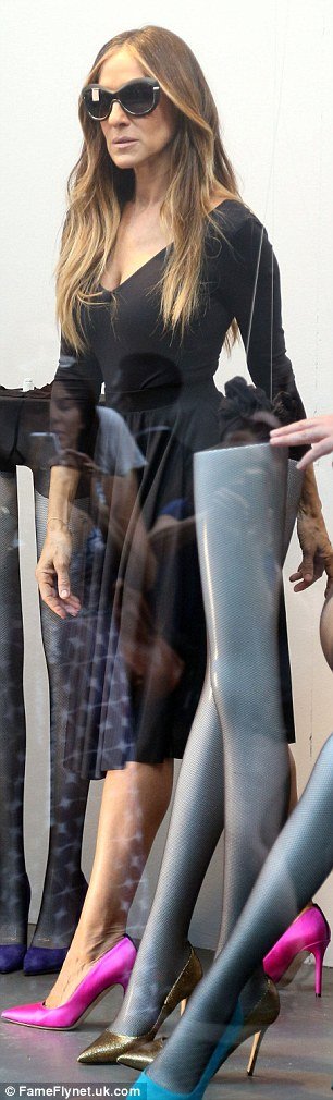 Τα νεύρα της Σάρα Τζέσικα Πάρκερ: Σηκώθηκε η φούστα της και έγιναν αποκαλύψεις [εικόνες] | iefimerida.gr 12