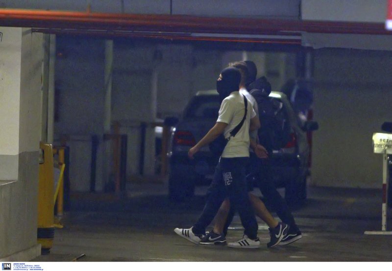 14 συλλήψεις από την Αντιτρομοκρατική για εμπλοκή στο «επαναστατικό ταμείο» [αποκλειστικές εικόνες & βίντεο] | iefimerida.gr 8