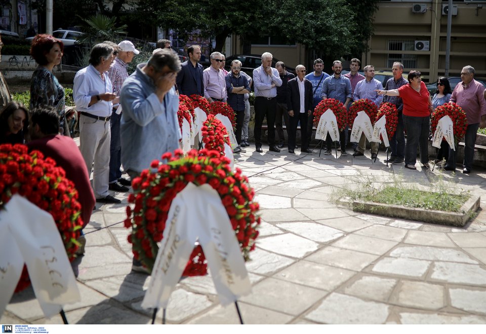 Θεσσαλονίκη: Κατάθεση στεφάνων στη μνήμη των καπνεργατών που έχασαν τη ζωή τους τον Μάιο του 1936 [εικόνες] | iefimerida.gr 2