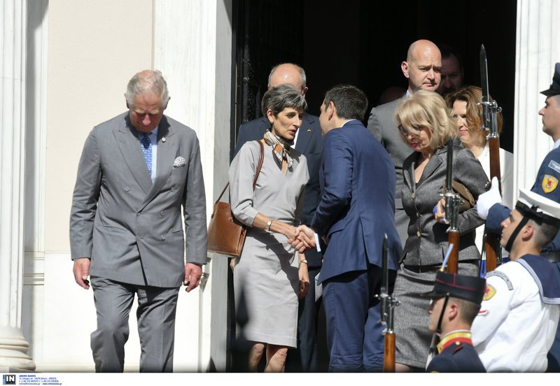 Tετ α τετ του πρίγκιπα Καρόλου στο Μέγαρο Μαξίμου με τον Αλέξη Τσίπρα [εικόνες & βίντεο] | iefimerida.gr 9