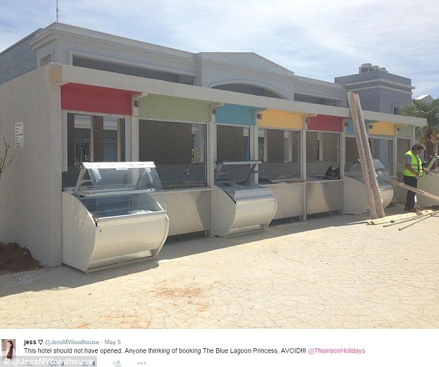 Daily Mail: Εξαλλοι τουρίστες - Πλήρωσαν για πεντάστερο ξενοδοχείο στη Χαλκιδική και βρήκαν ένα... γιαπί [εικόνες] | iefimerida.gr 4