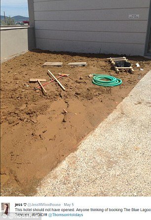 Daily Mail: Εξαλλοι τουρίστες - Πλήρωσαν για πεντάστερο ξενοδοχείο στη Χαλκιδική και βρήκαν ένα... γιαπί [εικόνες] | iefimerida.gr 2