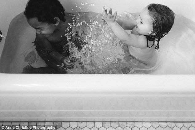 Το μοναδικό δέσιμο ανάμεσα σε μια βιολογική κόρη και την υιοθετημένη αδελφή της [εικόνες] | iefimerida.gr 11