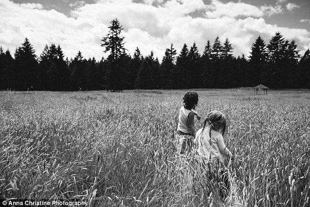 Το μοναδικό δέσιμο ανάμεσα σε μια βιολογική κόρη και την υιοθετημένη αδελφή της [εικόνες] | iefimerida.gr 10