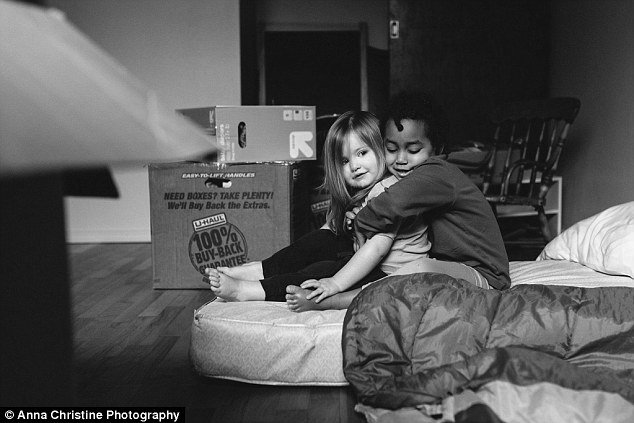 Το μοναδικό δέσιμο ανάμεσα σε μια βιολογική κόρη και την υιοθετημένη αδελφή της [εικόνες] | iefimerida.gr 9