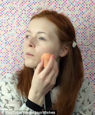 Τυφλή έφηβη παραδίδει μαθήματα μακιγιάζ και συναρπάζει το Ιντερνετ [εικόνες & βίντεο] | iefimerida.gr 3