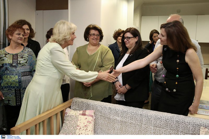 Τον ξενώνα φιλοξενίας κακοποιημένων γυναικών του δήμου Αθηναίων επισκέφθηκε η Καμίλα [εικόνες] | iefimerida.gr 4