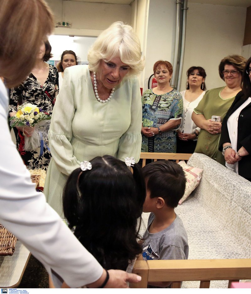 Τον ξενώνα φιλοξενίας κακοποιημένων γυναικών του δήμου Αθηναίων επισκέφθηκε η Καμίλα [εικόνες] | iefimerida.gr 2