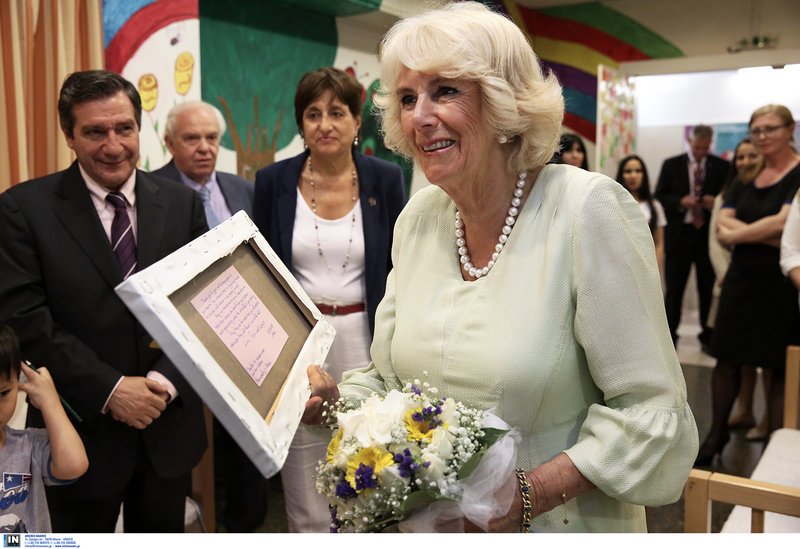 Τον ξενώνα φιλοξενίας κακοποιημένων γυναικών του δήμου Αθηναίων επισκέφθηκε η Καμίλα [εικόνες] | iefimerida.gr 0