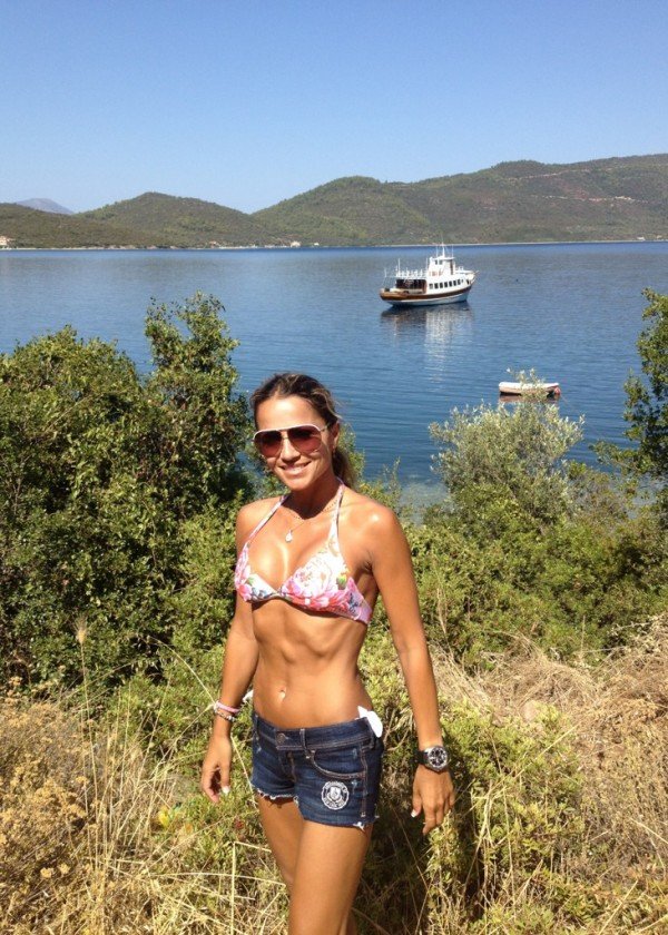 Οι κοιλιακοί της Σόφης Πασχάλη συνεχίζουν την περιοδεία τους στις Σποράδες [εικόνες] | iefimerida.gr 3