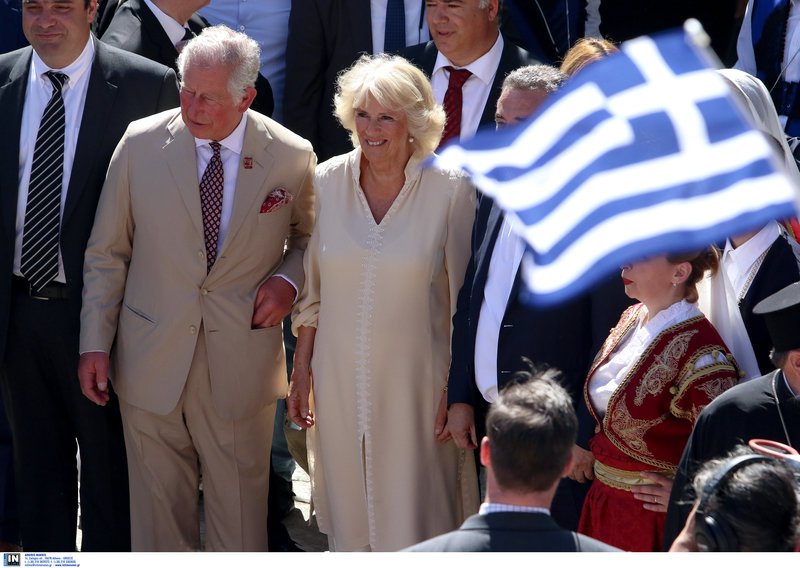 Κάρολος και Καμίλα χόρεψαν κρητικό παραδοσιακό χορό σε γλέντι [εικόνες & βίντεο] | iefimerida.gr 6