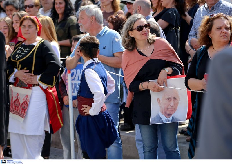Κάρολος και Καμίλα χόρεψαν κρητικό παραδοσιακό χορό σε γλέντι [εικόνες & βίντεο] | iefimerida.gr 10