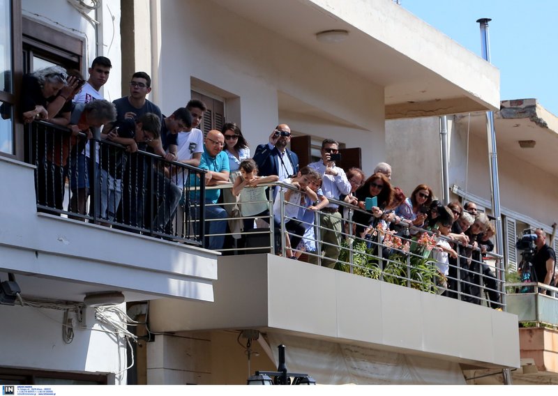 Κάρολος και Καμίλα χόρεψαν κρητικό παραδοσιακό χορό σε γλέντι [εικόνες & βίντεο] | iefimerida.gr 11