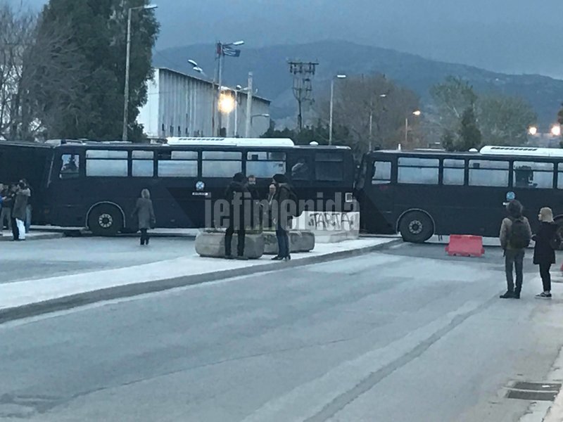 Ενταση με φοιτητές ΤΕΙ στον Ελαιώνα πριν την ομιλία Τσίπρα [εικόνες & βίντεο] | iefimerida.gr 9