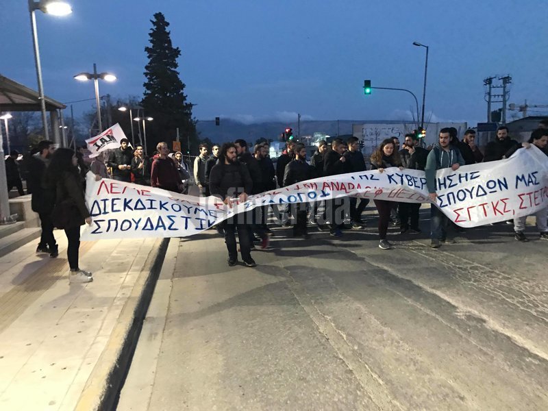 Ενταση με φοιτητές ΤΕΙ στον Ελαιώνα πριν την ομιλία Τσίπρα [εικόνες & βίντεο] | iefimerida.gr 8