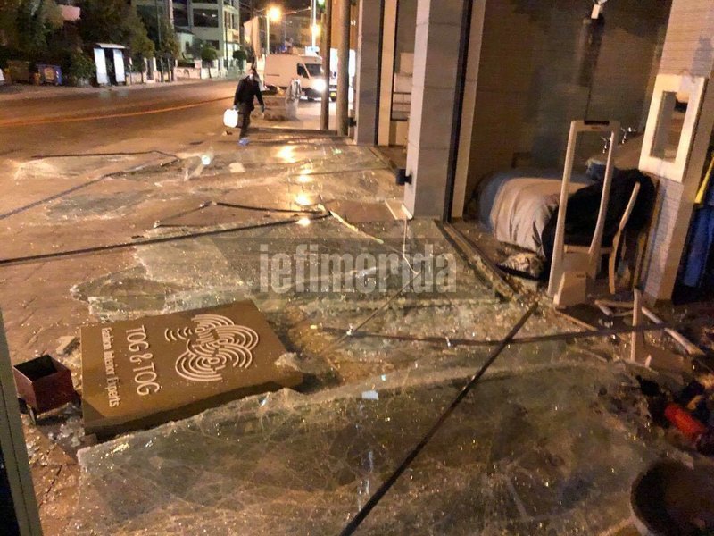 Eκρηξη σε εμπορικό κατάστημα στο Χαλάνδρι [εικόνες & βίντεο] | iefimerida.gr 5