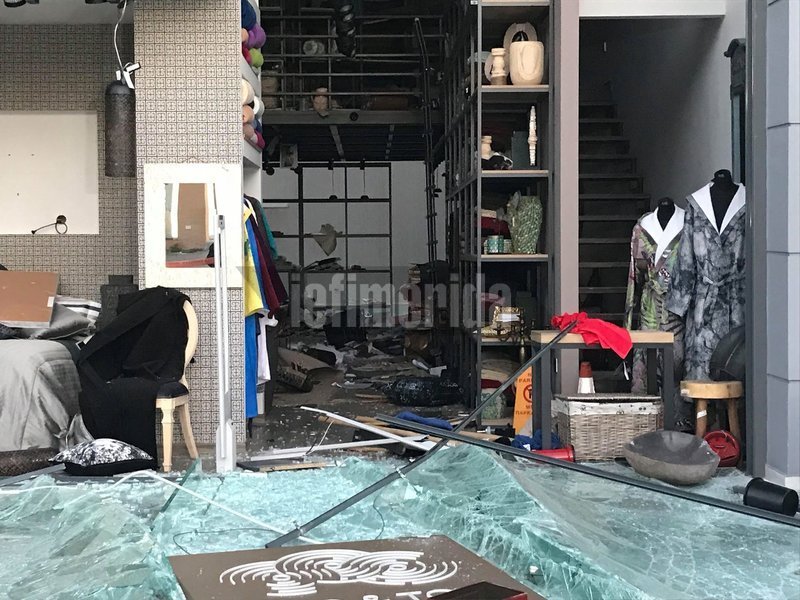 Eκρηξη σε εμπορικό κατάστημα στο Χαλάνδρι [εικόνες & βίντεο] | iefimerida.gr 0