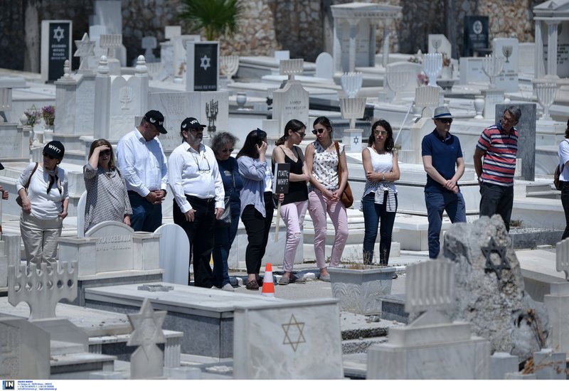 Σιωπηρή διαμαρτυρία της Ισραηλίτικης Κοινότητας για τη βεβήλωση του Εβραϊκού νεκροταφείου [εικόνες] | iefimerida.gr 4