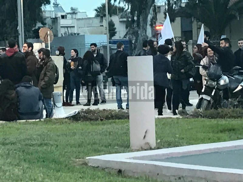 Ενταση με φοιτητές ΤΕΙ στον Ελαιώνα πριν την ομιλία Τσίπρα [εικόνες & βίντεο] | iefimerida.gr 6