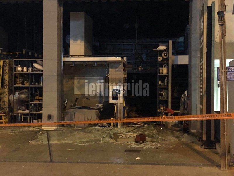 Eκρηξη σε εμπορικό κατάστημα στο Χαλάνδρι [εικόνες & βίντεο] | iefimerida.gr 4