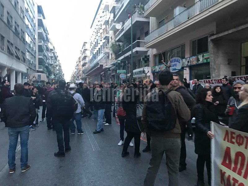 Διαμαρτυρία νοσοκομειακών γιατρών στο υπουργείο Υγείας [εικόνες & βίντεο] | iefimerida.gr 2