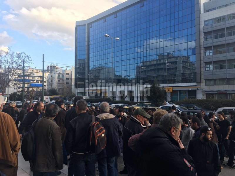 Διαμαρτυρία μελών της ΛΑΕ έξω από τη ΓΑΔΑ [εικόνες & βίντεο] | iefimerida.gr 1