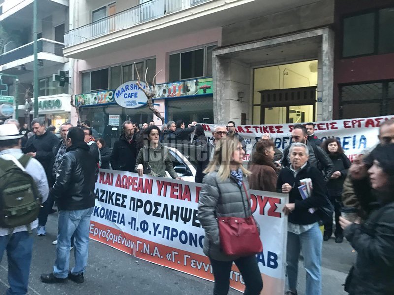 Διαμαρτυρία νοσοκομειακών γιατρών στο υπουργείο Υγείας [εικόνες & βίντεο] | iefimerida.gr 1
