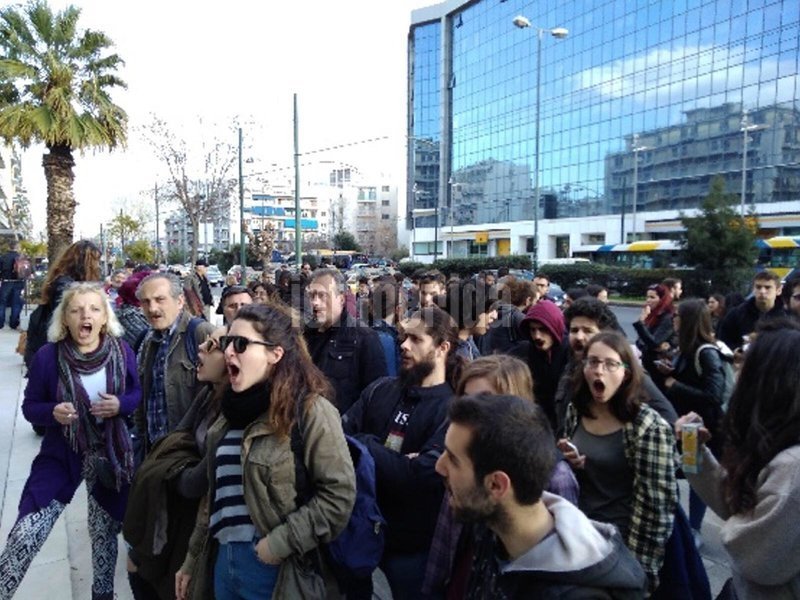 Διαμαρτυρία μελών της ΛΑΕ έξω από τη ΓΑΔΑ [εικόνες & βίντεο] | iefimerida.gr 0