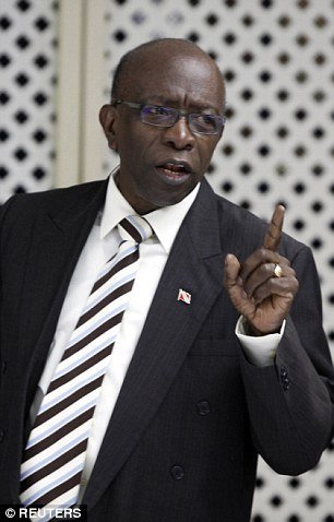 Μεταγωγή με λευκά σεντόνια από το FBI -Από τα χλιδάτα δωμάτια στα κελιά τα στελέχη της FIFA [εικόνες & βίντεο]  | iefimerida.gr 6