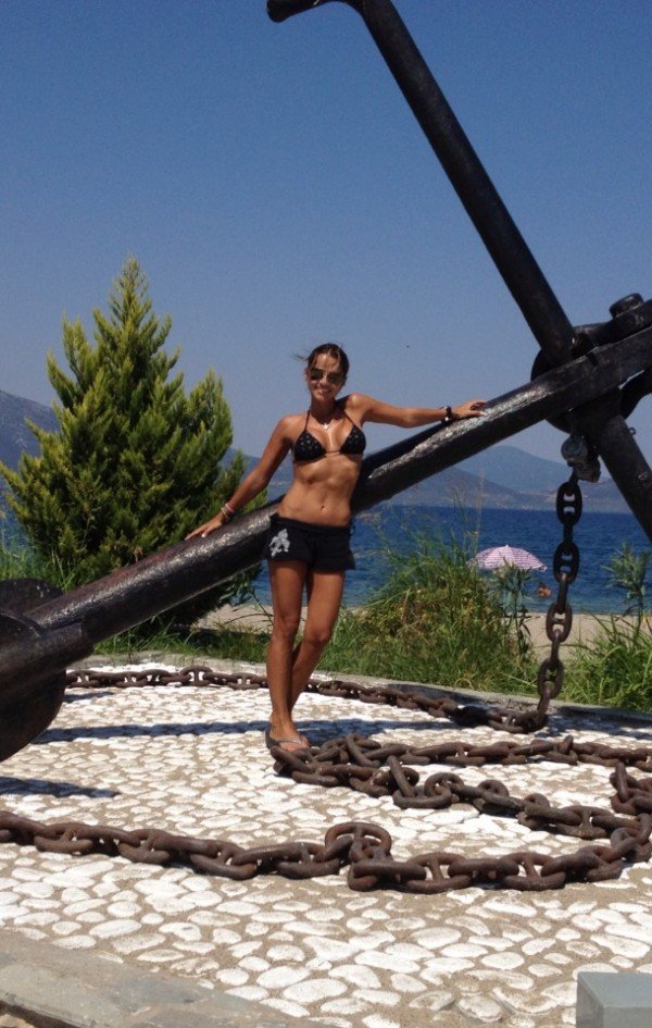 Οι κοιλιακοί της Σόφης Πασχάλη συνεχίζουν την περιοδεία τους στις Σποράδες [εικόνες] | iefimerida.gr 2