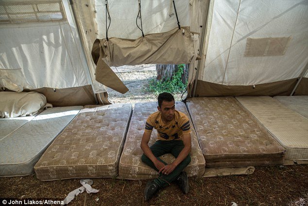 Νέο «χτύπημα» της Daily Mail για την Κω: Μπικίνι, ξαπλώστρες και ένα κύμα απόγνωσης | iefimerida.gr 7