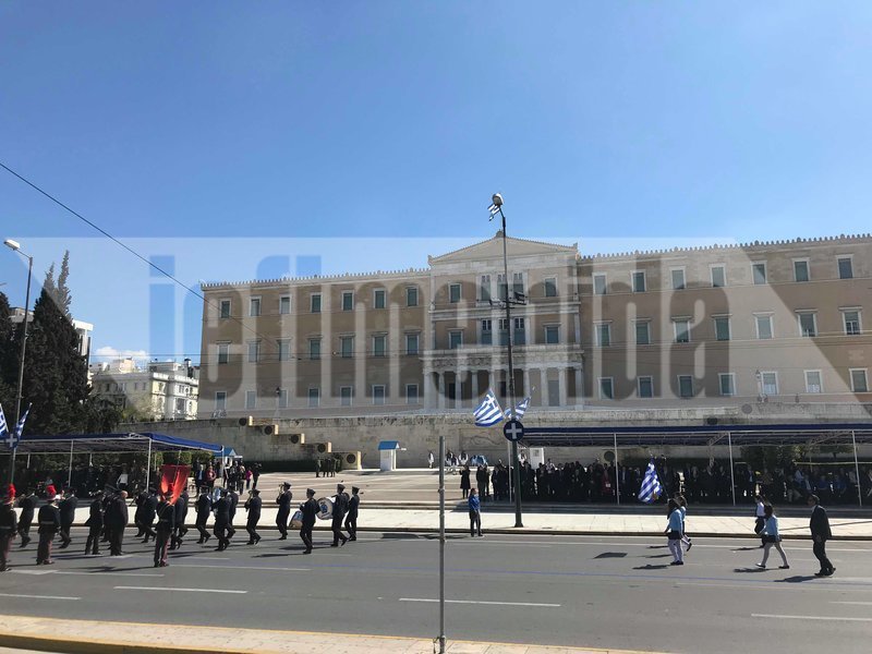 Μαθητική παρέλαση για την 25η Μαρτίου στο κέντρο της Αθήνας -Και με παραδοσιακές φορεσιές [εικόνες & βίντεο] | iefimerida.gr 10