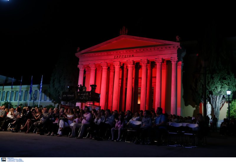 Δεκάδες στρατιωτικές ορχήστρες με ένστολους μουσικούς και χορευτές στο Ζάππειο [εικόνες] | iefimerida.gr 0