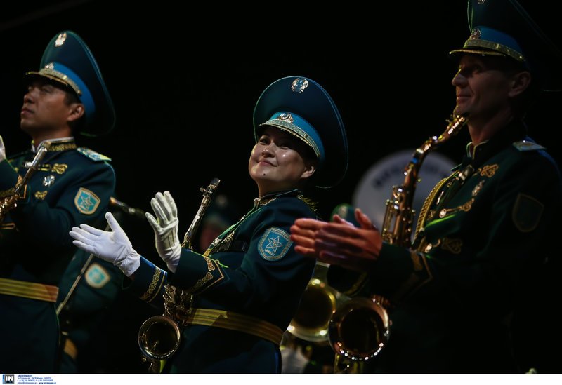 Δεκάδες στρατιωτικές ορχήστρες με ένστολους μουσικούς και χορευτές στο Ζάππειο [εικόνες] | iefimerida.gr 5