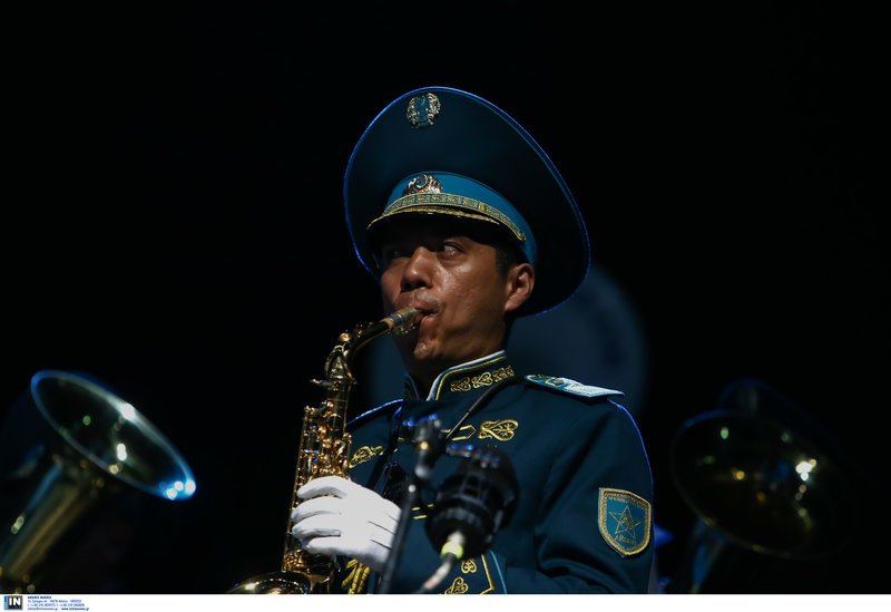 Δεκάδες στρατιωτικές ορχήστρες με ένστολους μουσικούς και χορευτές στο Ζάππειο [εικόνες] | iefimerida.gr 2