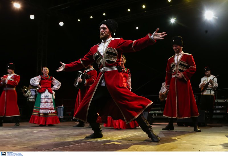 Δεκάδες στρατιωτικές ορχήστρες με ένστολους μουσικούς και χορευτές στο Ζάππειο [εικόνες] | iefimerida.gr 3