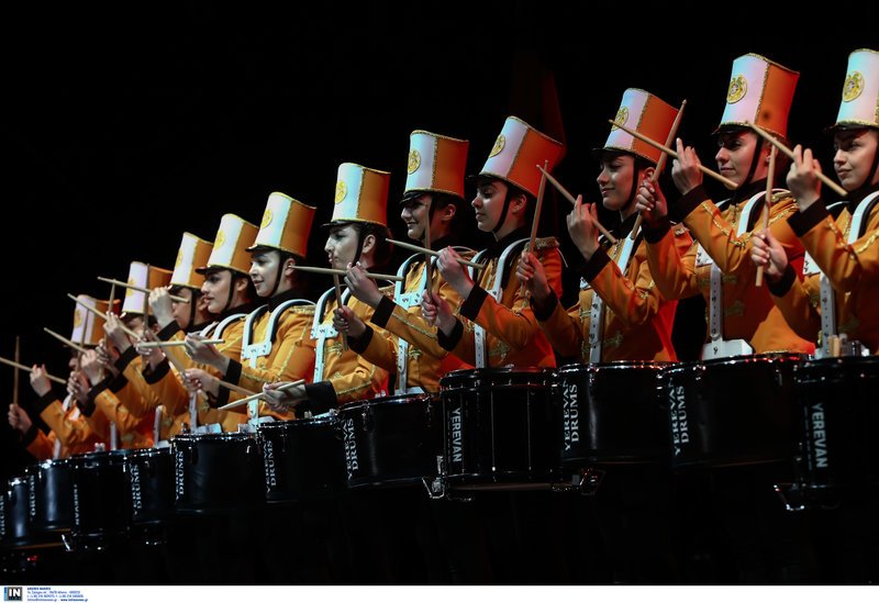 Δεκάδες στρατιωτικές ορχήστρες με ένστολους μουσικούς και χορευτές στο Ζάππειο [εικόνες] | iefimerida.gr 4