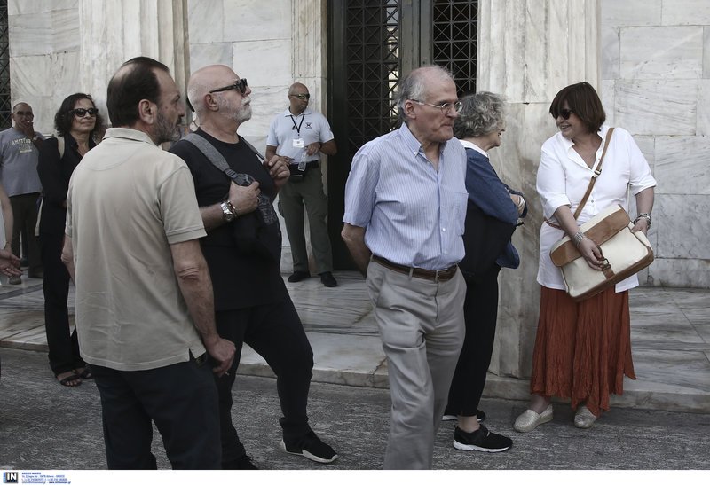 Στο πλευρό Μπουτάρη το δημοτικό συμβούλιο Αθήνας -Καταδίκασε την επίθεση | iefimerida.gr 2