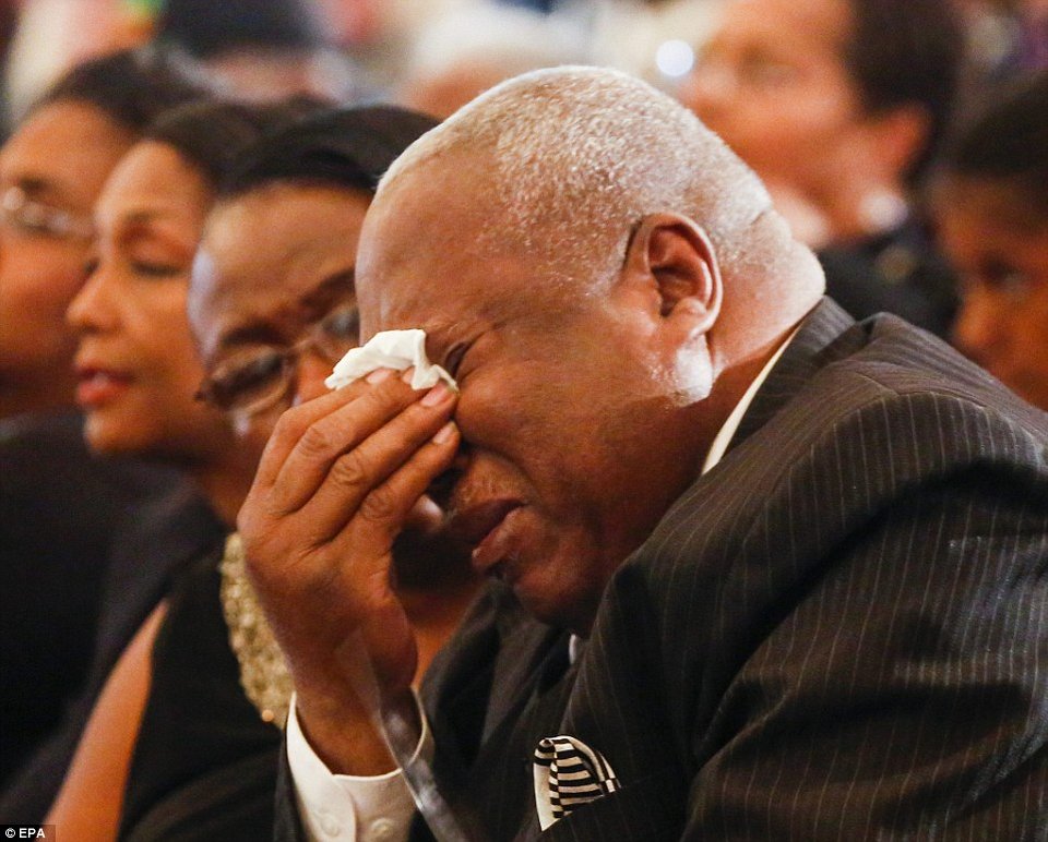 Το τελευταίο αντίο στον Βασιλιά: Θρήνος στην κηδεία του B.B. King [εικόνες] | iefimerida.gr 7