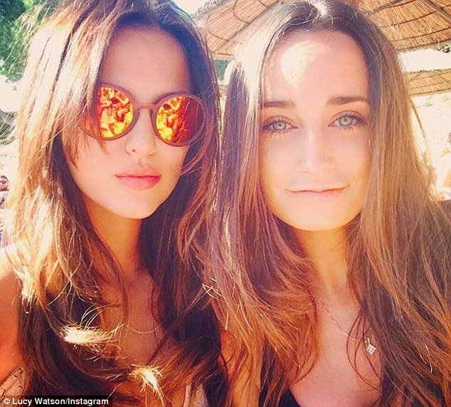 Γνωστή Βρετανίδα πλημμυρίζει το Διαδίκτυο με τόπλες φωτογραφίες της από τη Μύκονο [εικόνες] | iefimerida.gr 3