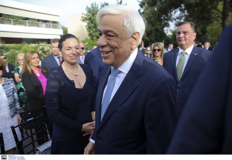 O Προκόπης Παυλόπουλος εγκαινίασε υπαίθρια Δημοτική Γλυπτοθήκη στο Ψυχικό [εικόνες] | iefimerida.gr 1