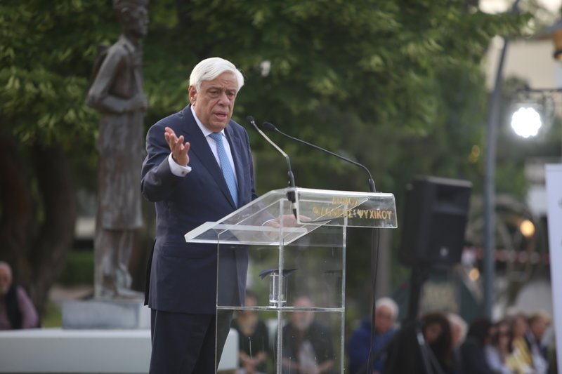 O Προκόπης Παυλόπουλος εγκαινίασε υπαίθρια Δημοτική Γλυπτοθήκη στο Ψυχικό [εικόνες] | iefimerida.gr 3