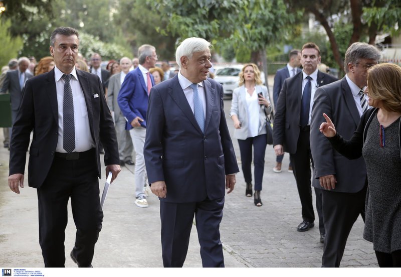 O Προκόπης Παυλόπουλος εγκαινίασε υπαίθρια Δημοτική Γλυπτοθήκη στο Ψυχικό [εικόνες] | iefimerida.gr 4