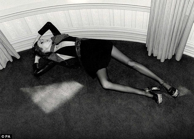 Σάλος: Η διαφήμιση του Yves Saint Laurent που απαγορεύτηκε [εικόνες] | iefimerida.gr 0