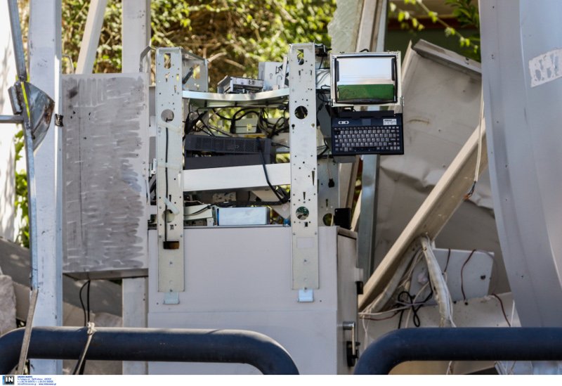 Ανατίναξαν ΑΤΜ στη Μεταμόρφωση, αλλά δεν μπόρεσαν να πάρουν τα χρήματα [εικόνες]  | iefimerida.gr 0