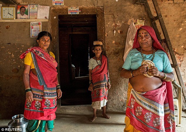 Πώς η ξηρασία στην Ινδία οδηγεί τους άνδρες στην... πολυγαμία [εικόνες] | iefimerida.gr 4