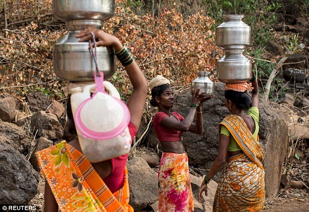 Πώς η ξηρασία στην Ινδία οδηγεί τους άνδρες στην... πολυγαμία [εικόνες] | iefimerida.gr 8