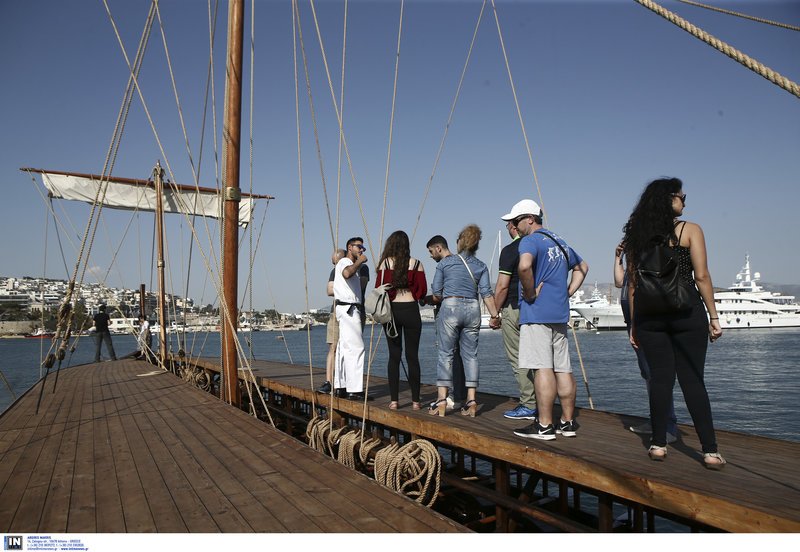 Η μεγαλόπρεπης τριήρης Ολυμπίας περιμένει το κοινό στο λιμάνι της Ζέας [εικόνες] | iefimerida.gr 5