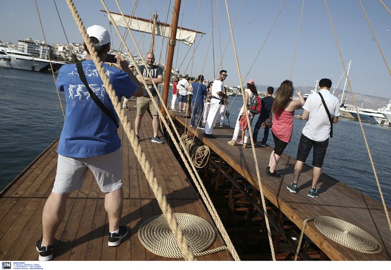 Η μεγαλόπρεπης τριήρης Ολυμπίας περιμένει το κοινό στο λιμάνι της Ζέας [εικόνες] | iefimerida.gr 0