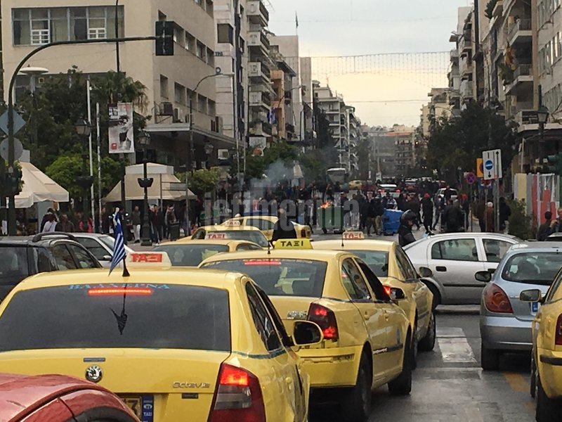 Ενταση στον Πειραιά: Οπαδοί του Ολυμπιακού συγκρούστηκαν με την Αστυνομία πριν την ομιλία Τσακαλώτου [εικόνες & βίντεο] | iefimerida.gr 3